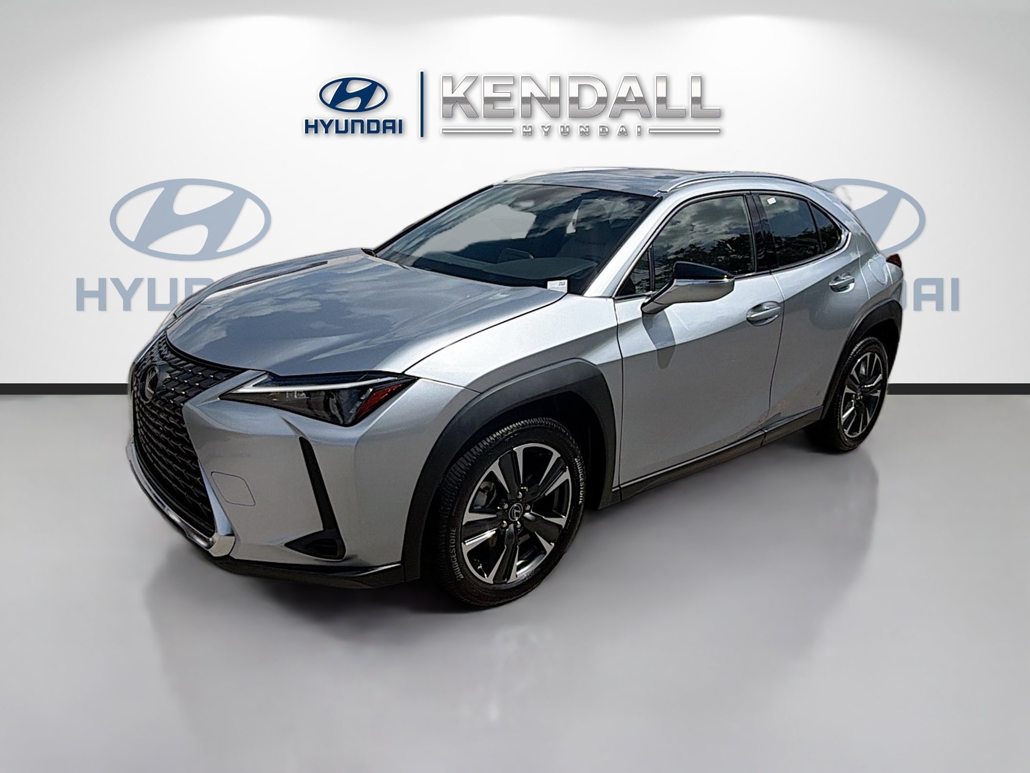 Used 2025 Iridium Lexus UX 300h image 3
