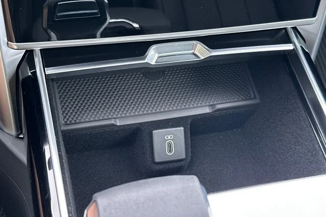 New 2026 Ostuni Pearl White Land Rover SE image 19