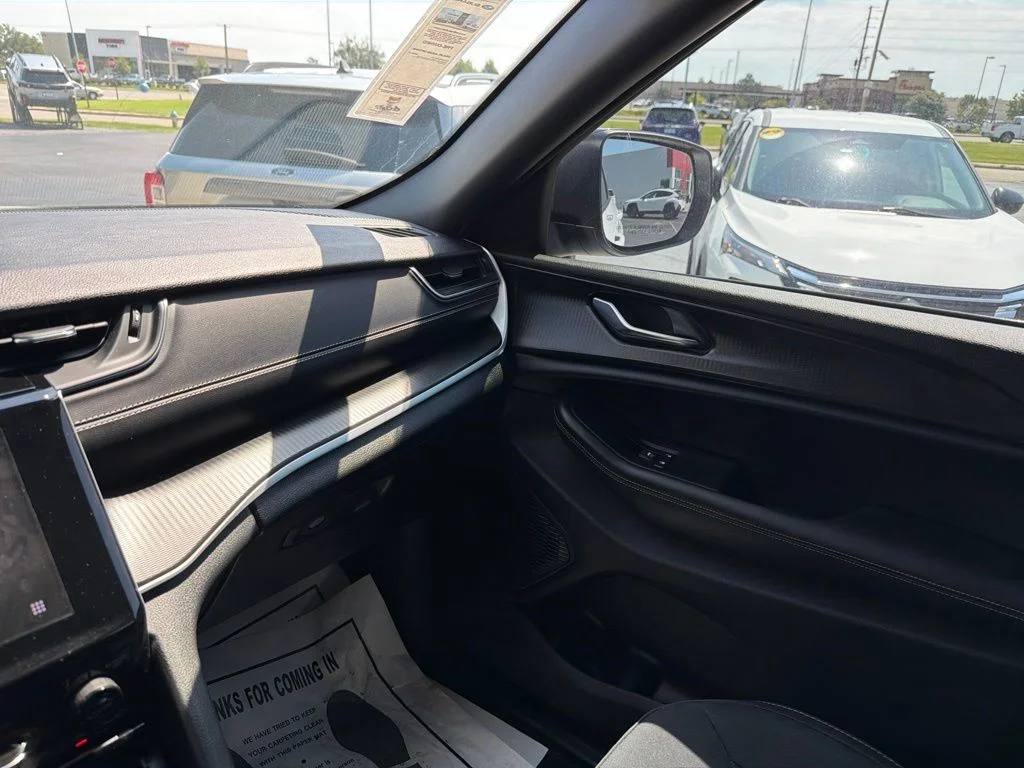 Used 2025 White Jeep Laredo image 13