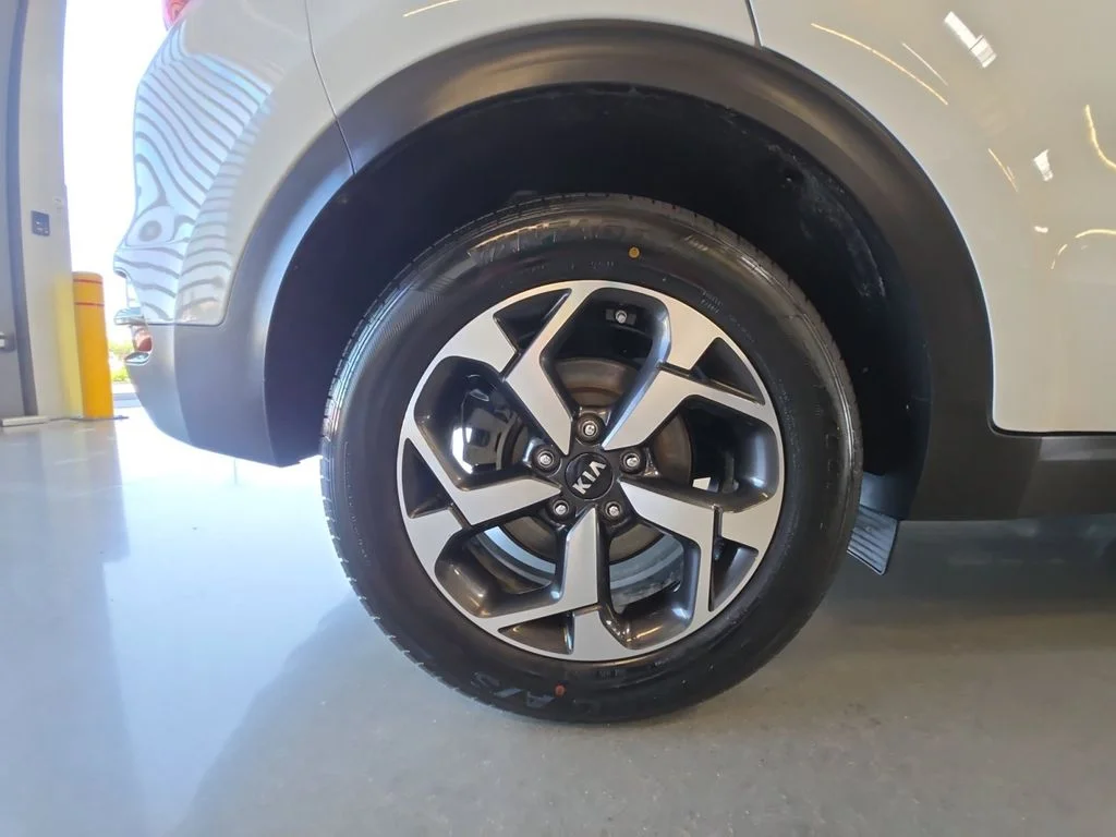 Used 2021 White Kia LX image 27