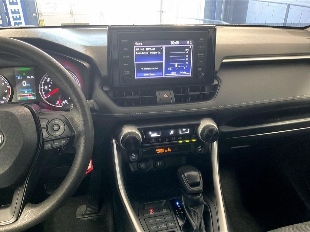 Used 2019 White Toyota LE image 17