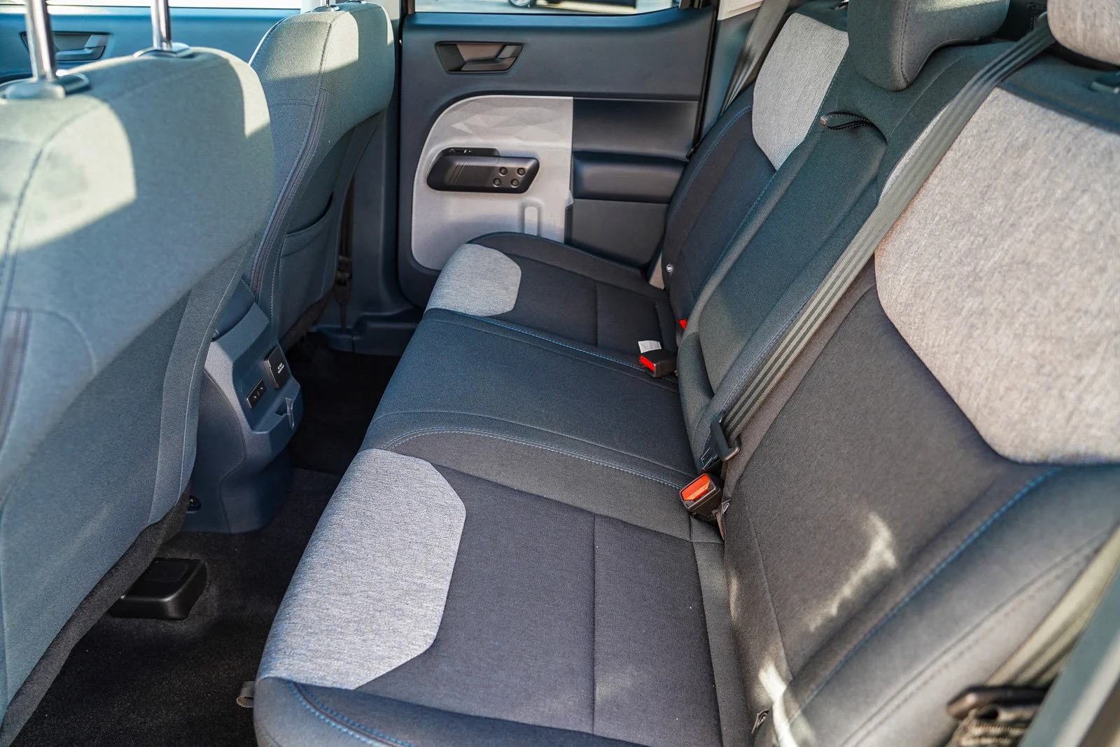 New 2025 White Metallic Ford XLT image 33