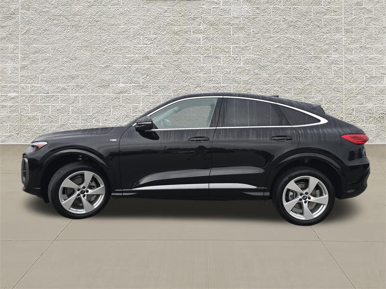 Used 2025 Mythos Black Metallic Audi Premium Plus image 4