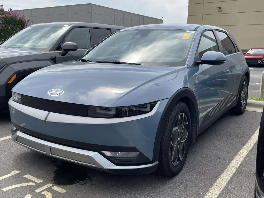 Used 2024 Lucid Blue Hyundai SEL image 2