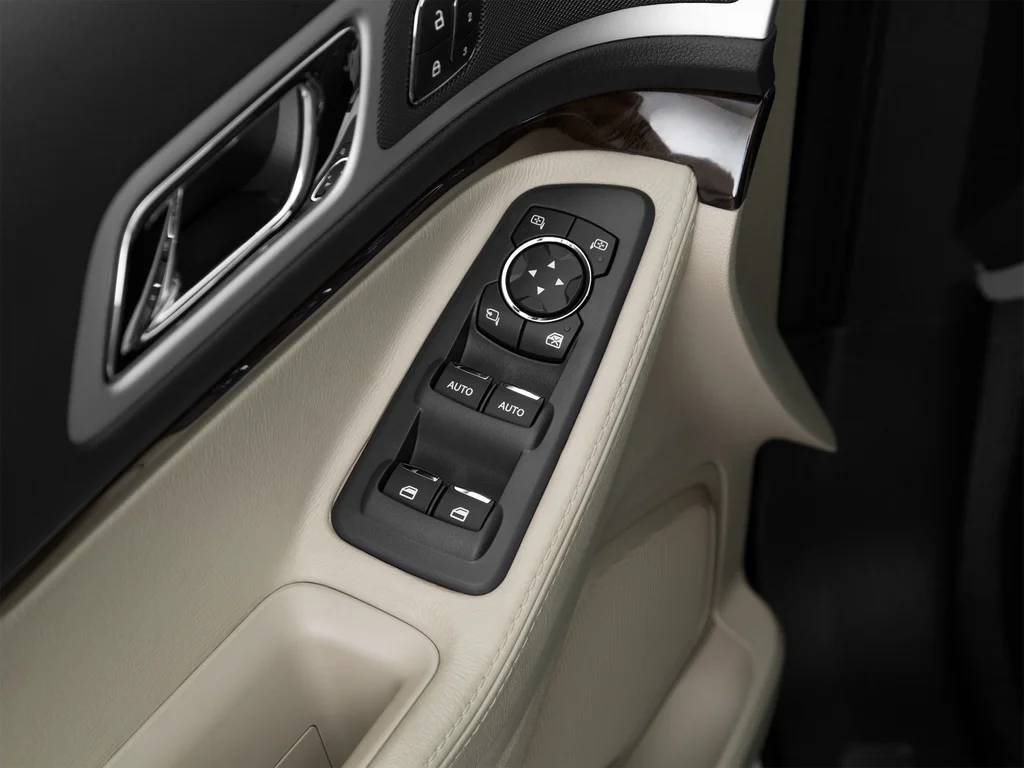 Used 2015 White Ford Limited image 13
