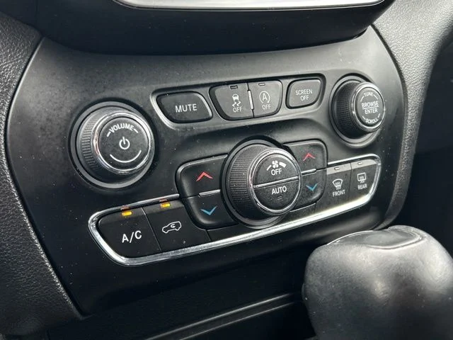 Used 2019 Gray Jeep Trailhawk image 45