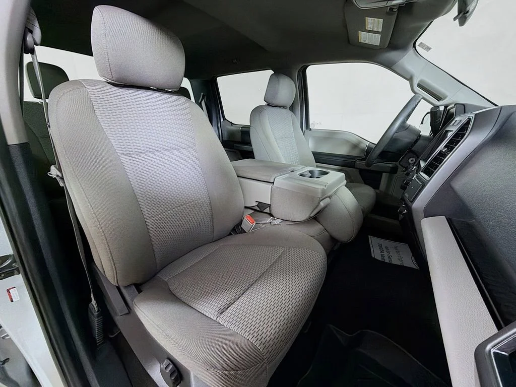 Used 2020  Ford XL image 23