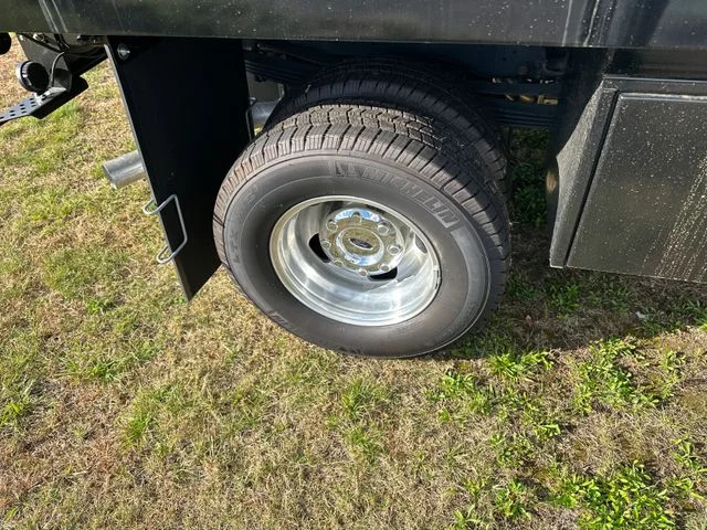 2024 Ford F-350 Super Duty Chassis Cab XL - Photo 11