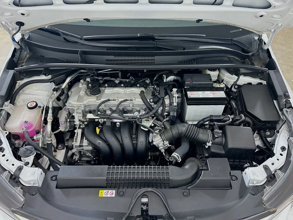 Used 2022 White Toyota LE image 27