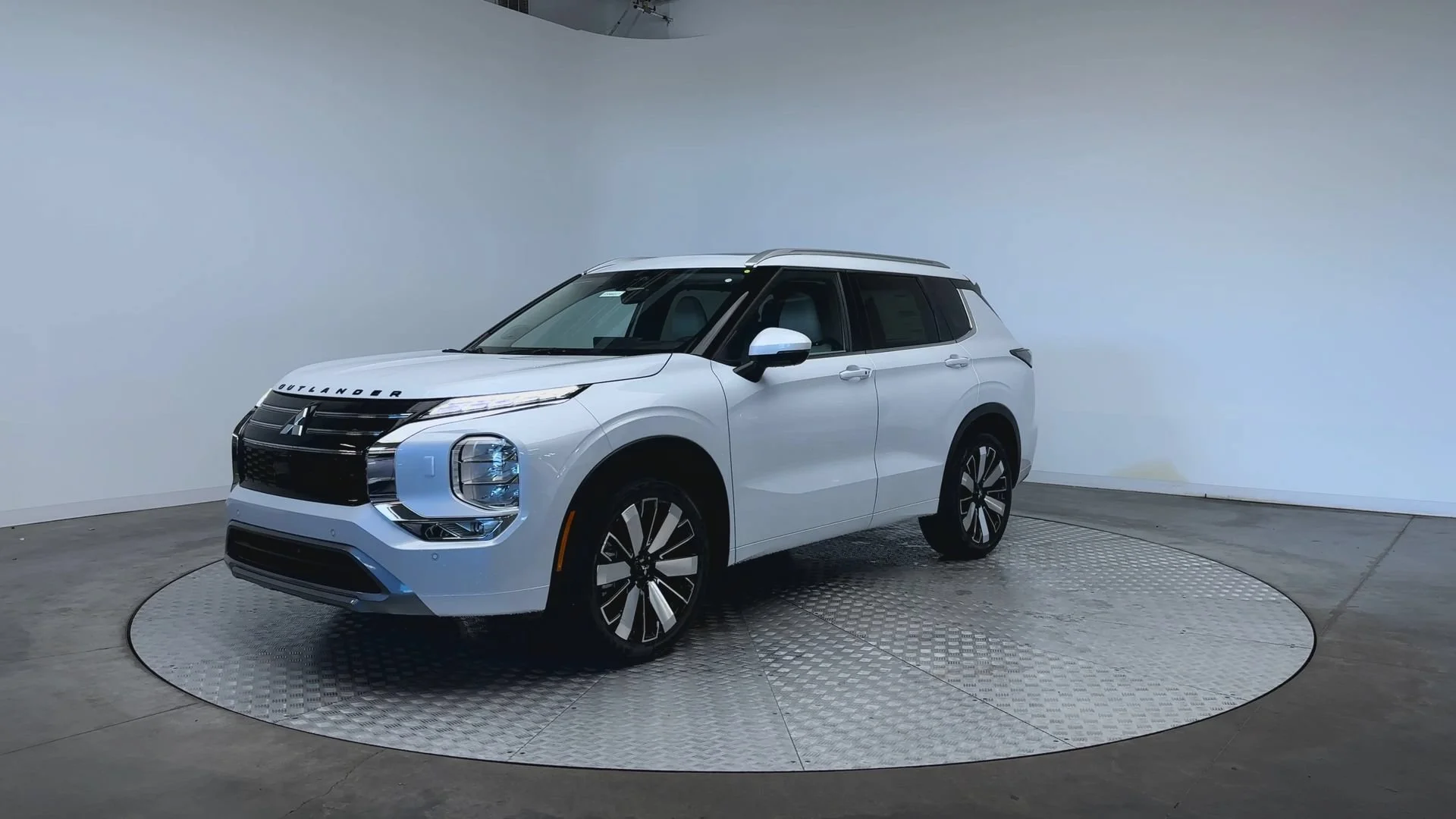 New 2026 White Diamond Mitsubishi SEL image 4