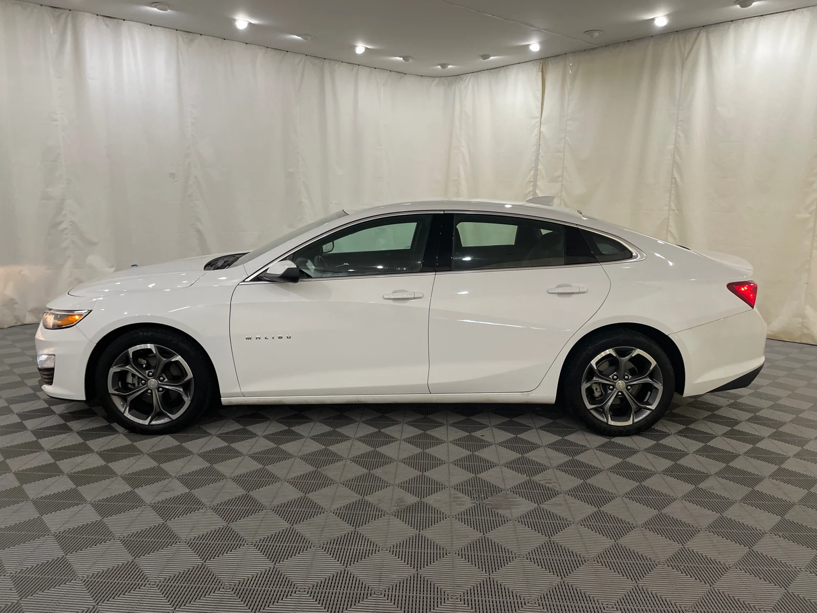 Used 2024 Summit White Chevrolet LT image 10