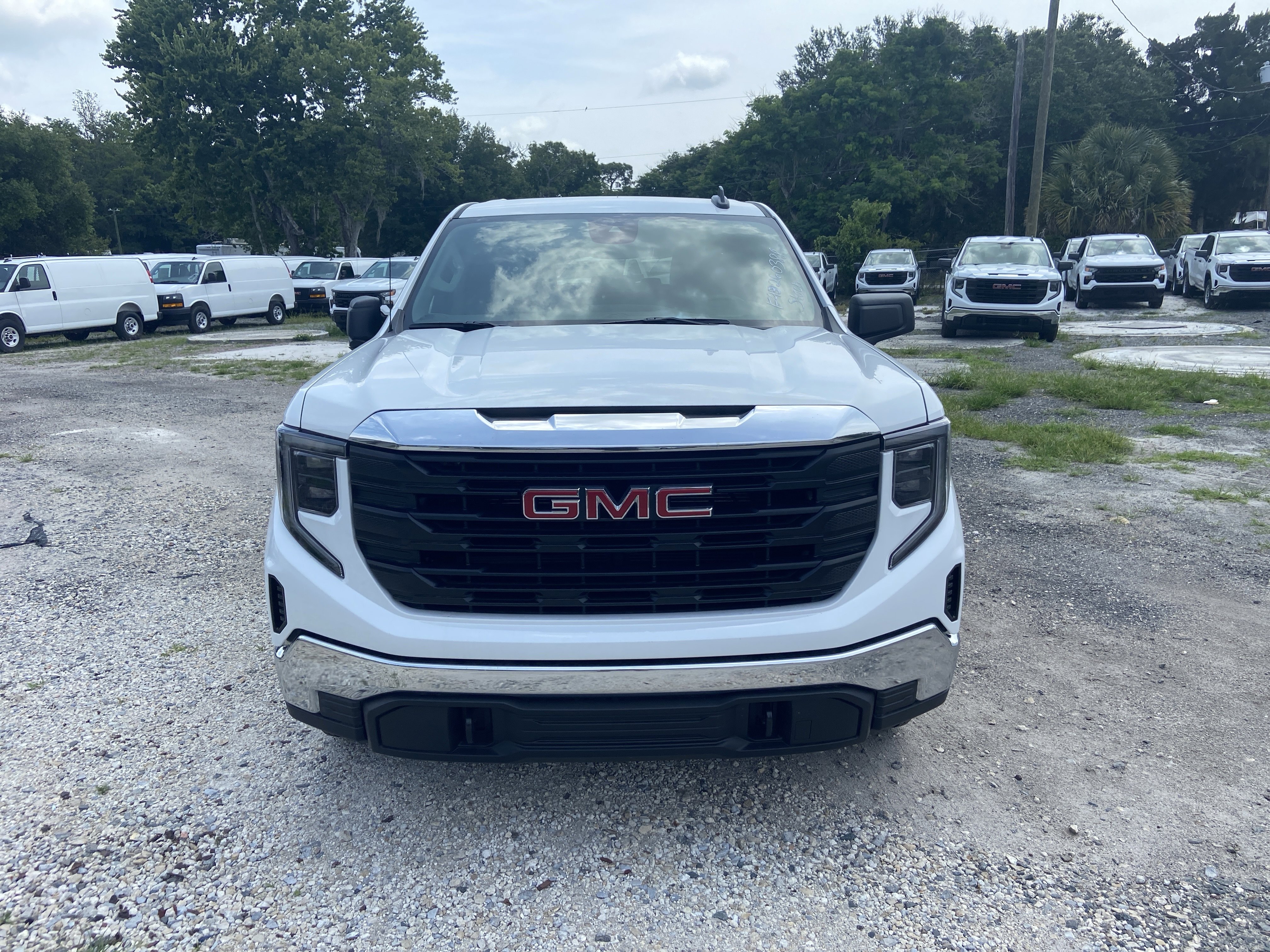 New 2026 Summit White GMC Pro image 9