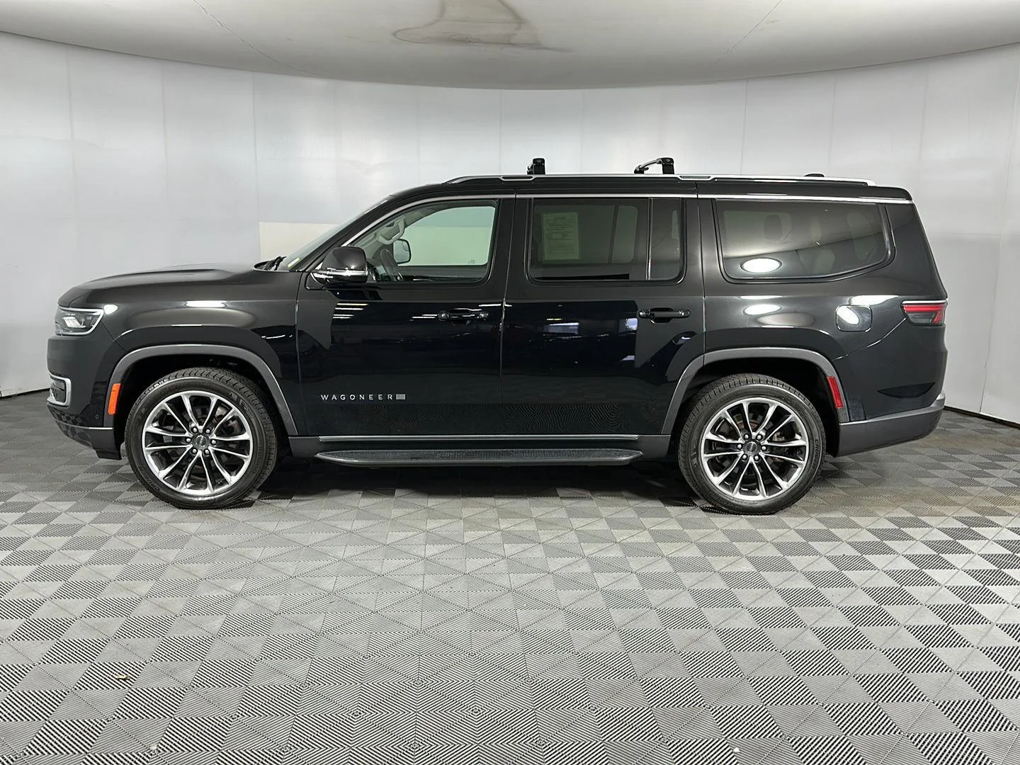 Used 2022 Diamond Black Crystal Pearlcoat Jeep Series II image 7