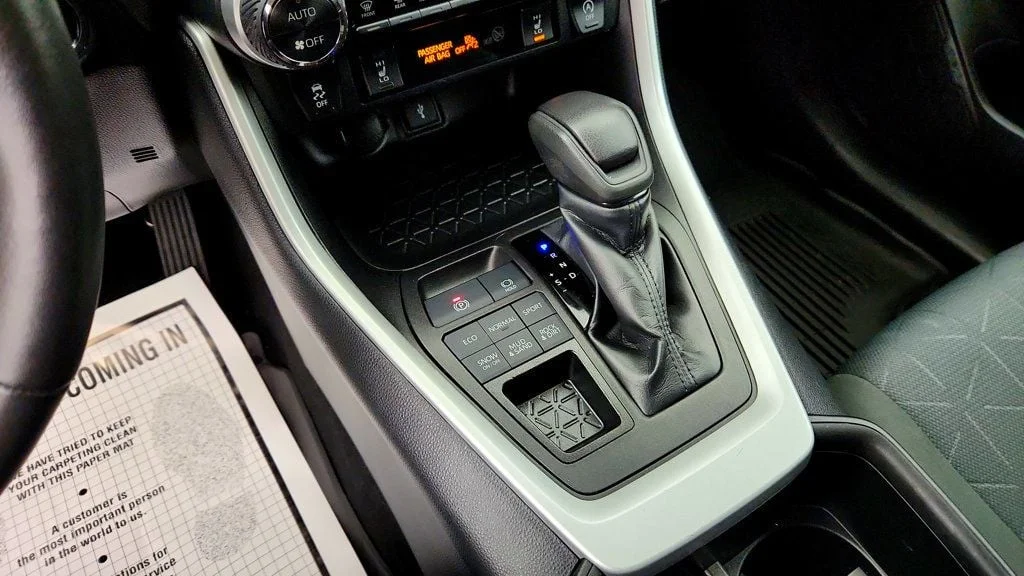 Used 2022 Magnetic Gray Metallic Toyota XLE AWD image 17