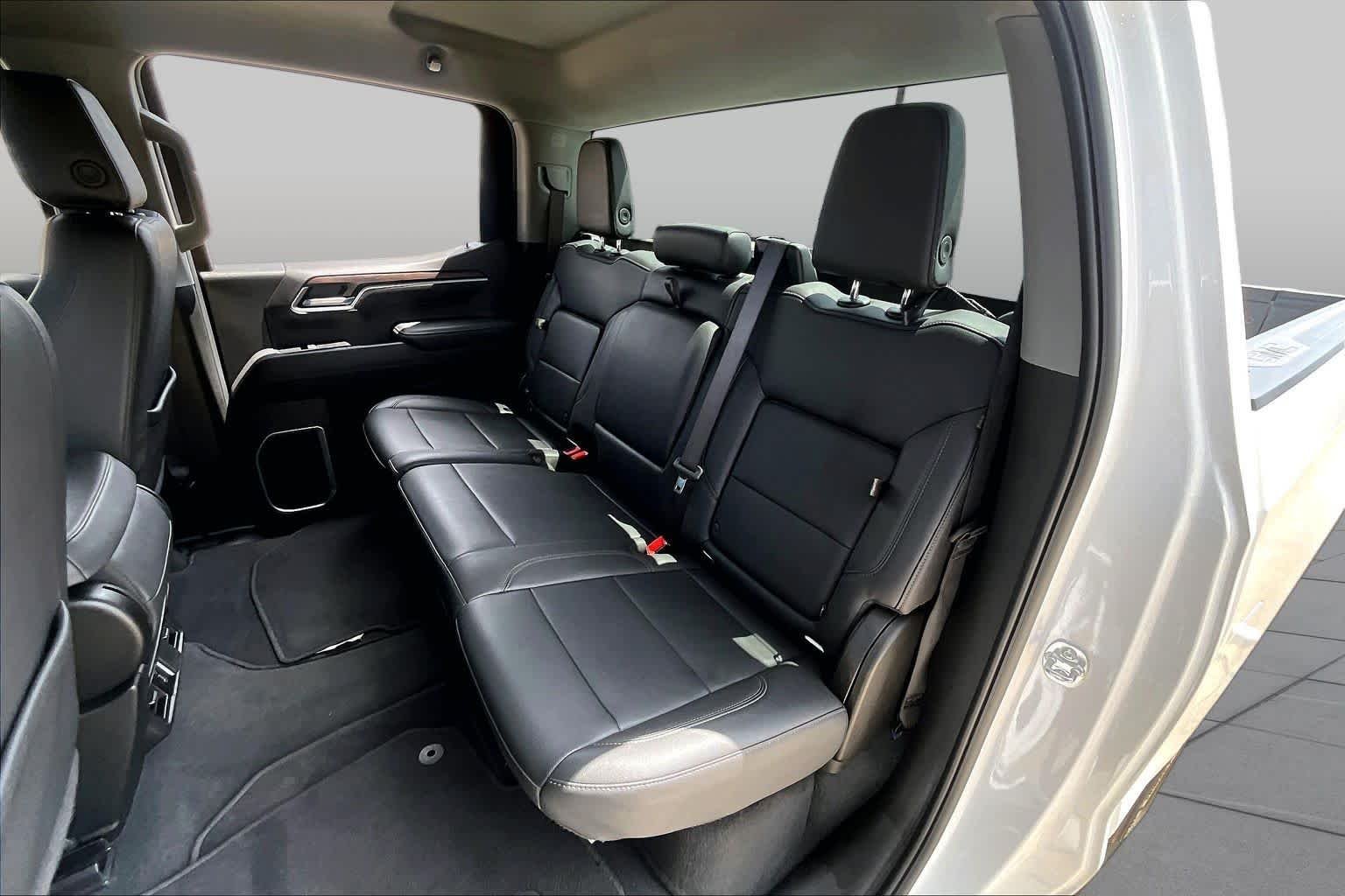 Used 2025 Summit White GMC SLT image 21