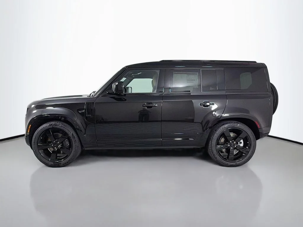 New 2026 Santorini Black Metallic Land Rover X-Dynamic SE image 8