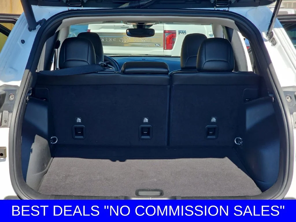 Used 2021 Bright White Clearcoat Jeep Latitude Lux image 12