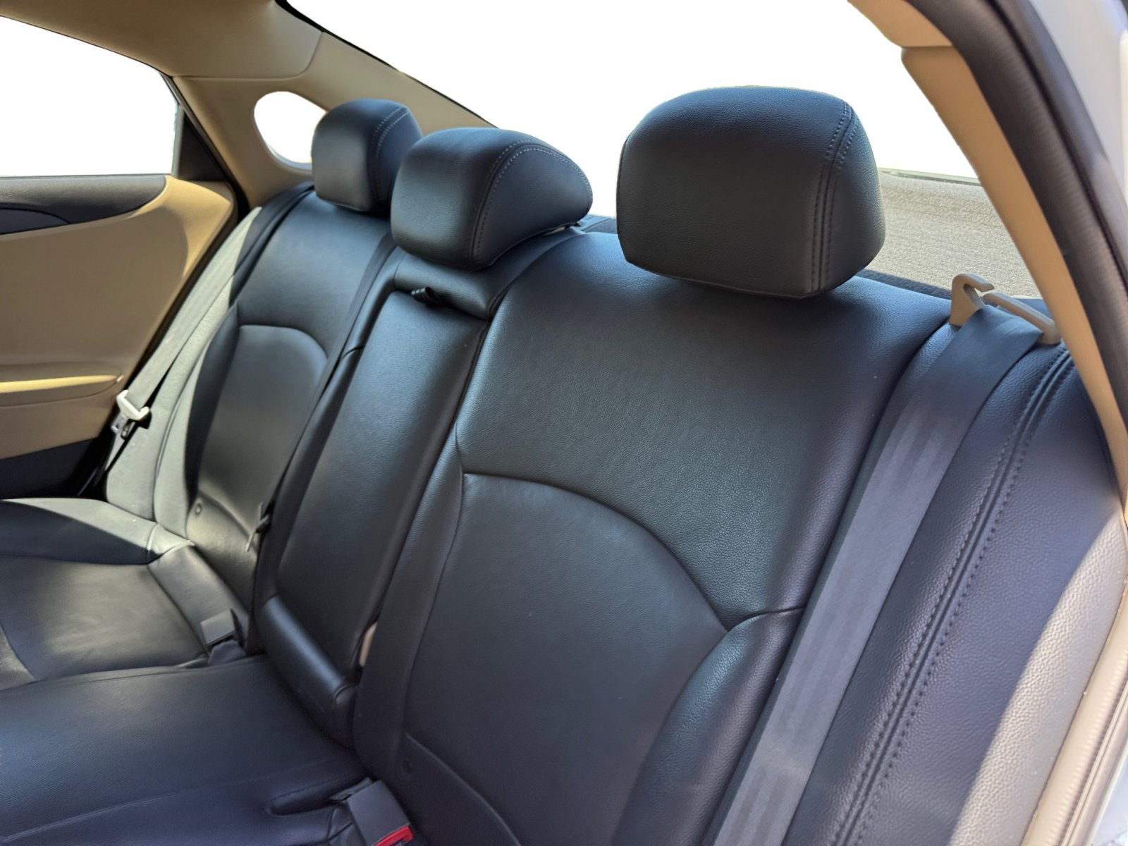 Used 2013 Shimmering White Mica Hyundai GLS image 16