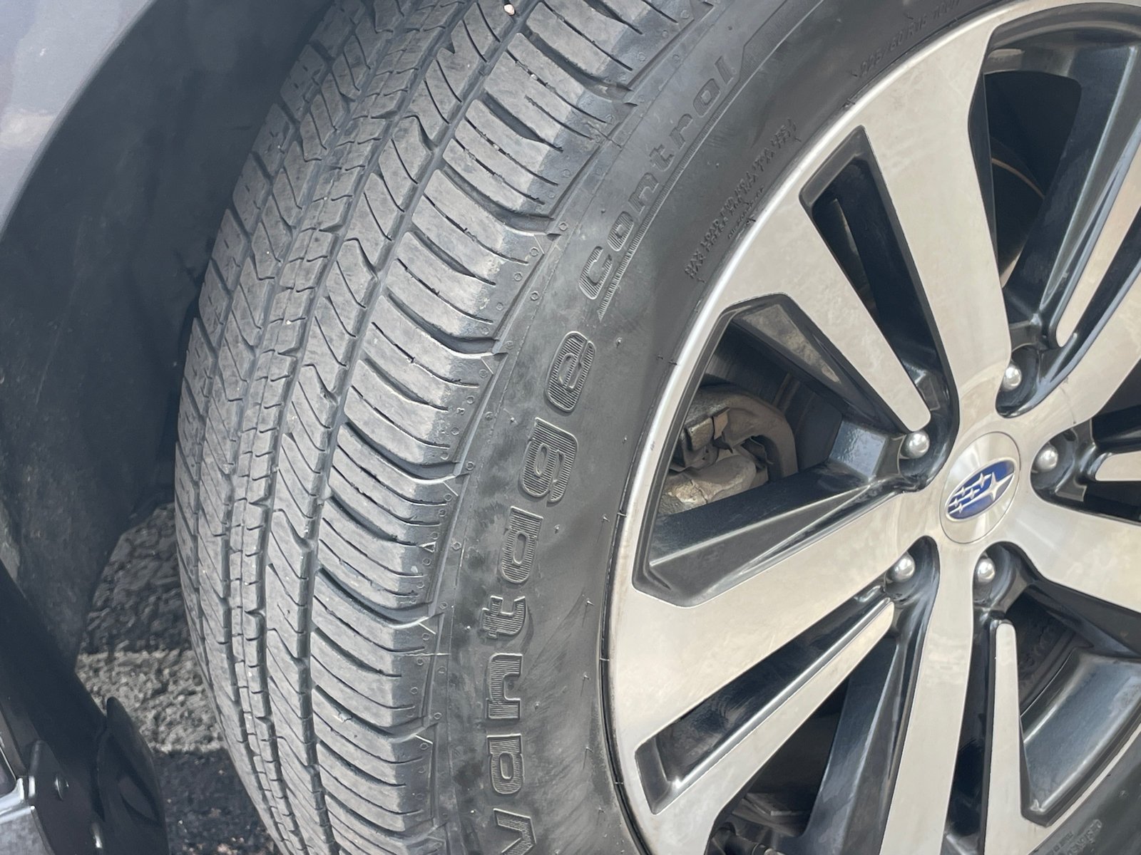 Used 2019 Magnetite Gray Metallic Subaru Limited image 9