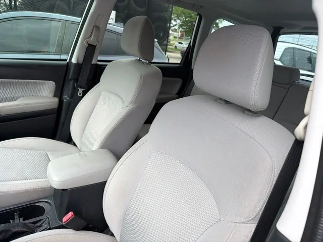 Used 2018 White Subaru 2.5i Premium image 16