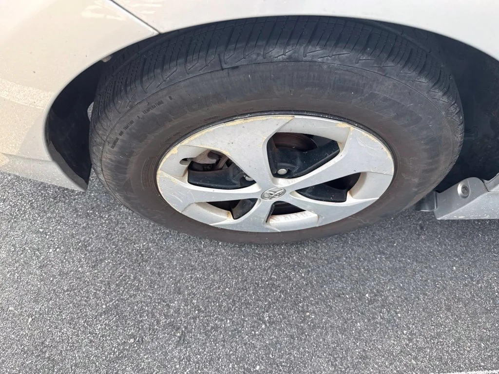 Used 2015 Silver Toyota Three image 15