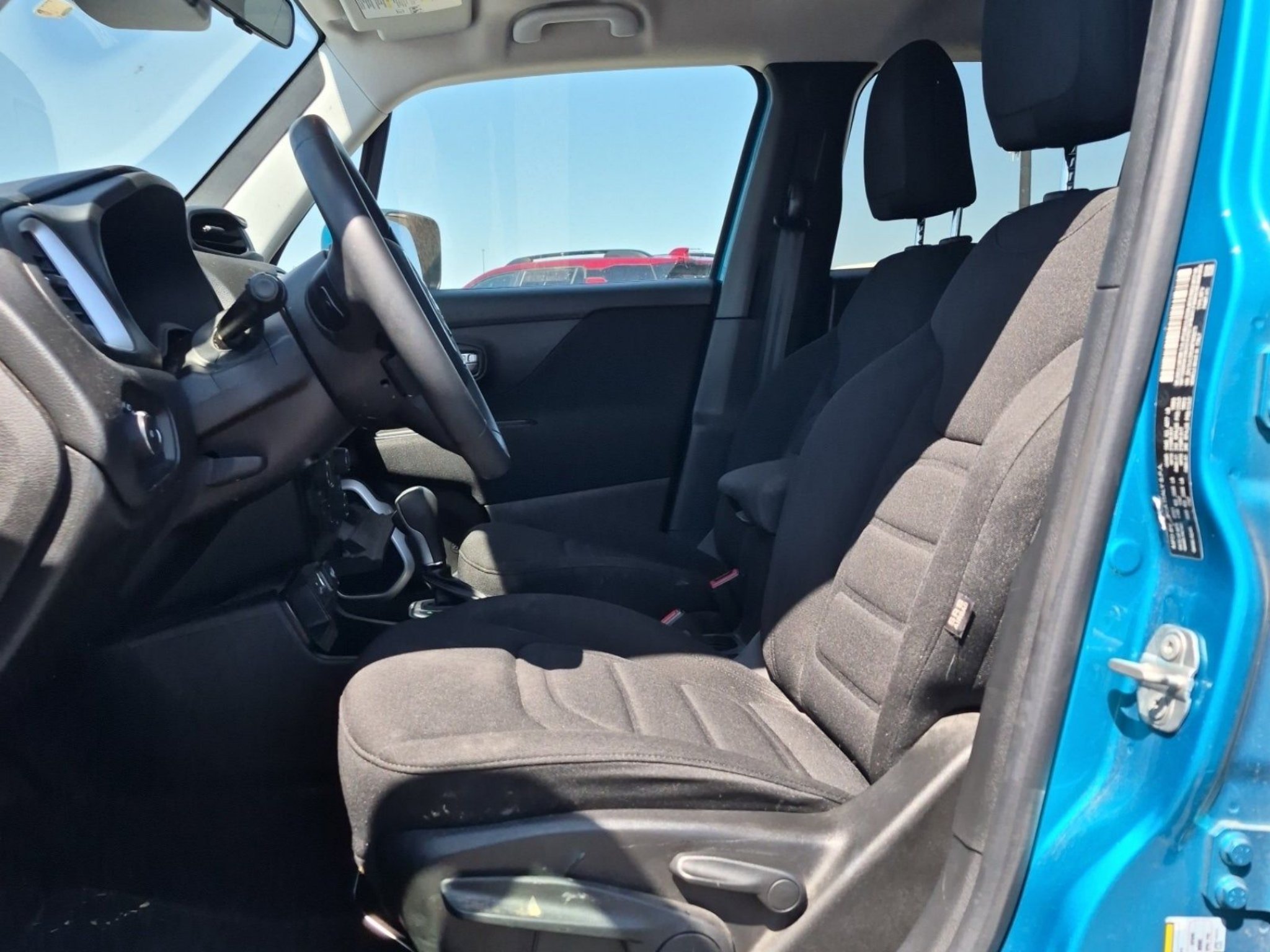 Used 2021 Bikini Metallic Clearcoat Jeep Latitude image 9