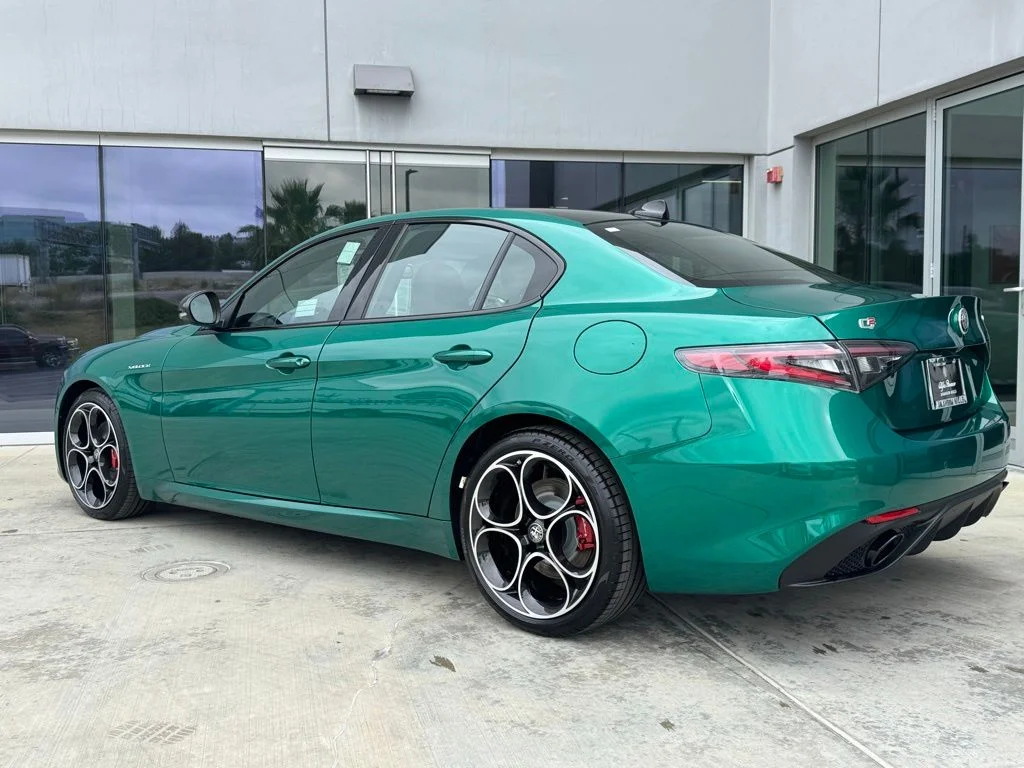 New 2026 Verde Fangio Metallic Alfa Romeo Base image 4