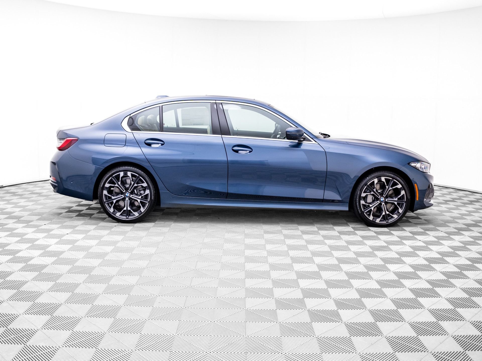 New 2026 Arctic Race Blue metallic BMW 330i xDrive image 8