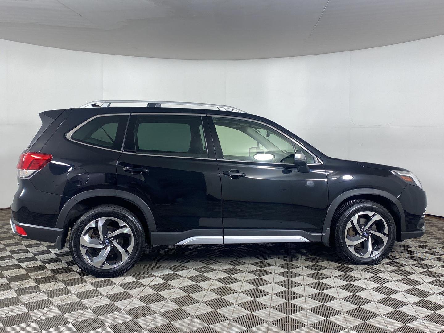 Used 2023 Crystal Black Silica Subaru Touring image 4