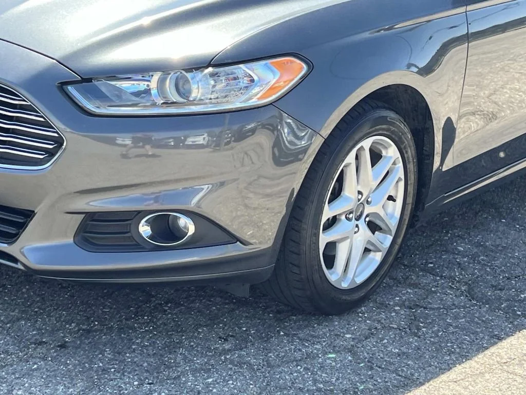 Used 2016 Gray Ford SE image 7