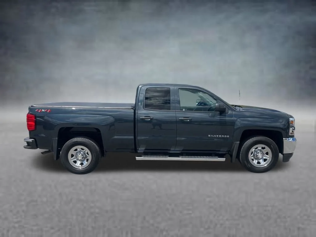 Used 2018 GRAPHITE METALLIC Chevrolet LS image 7