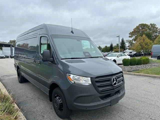 Used 2026 Gray Mercedes-Benz Cargo 170 WB image 7