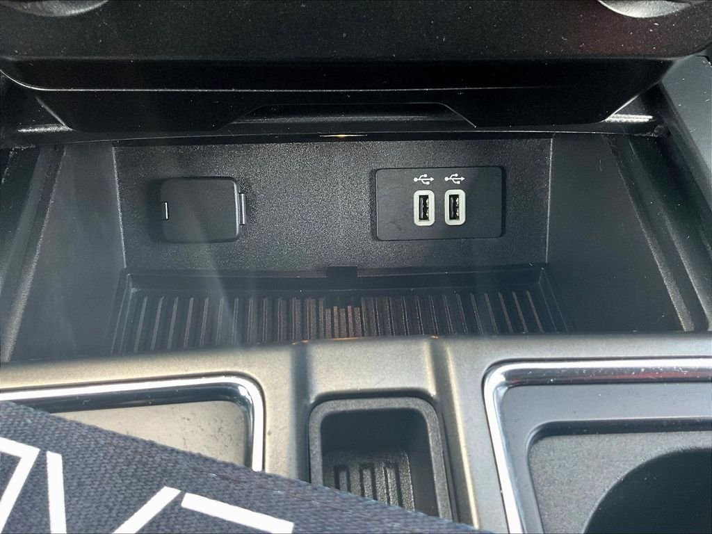 Used 2016 Black Ford XLT image 17