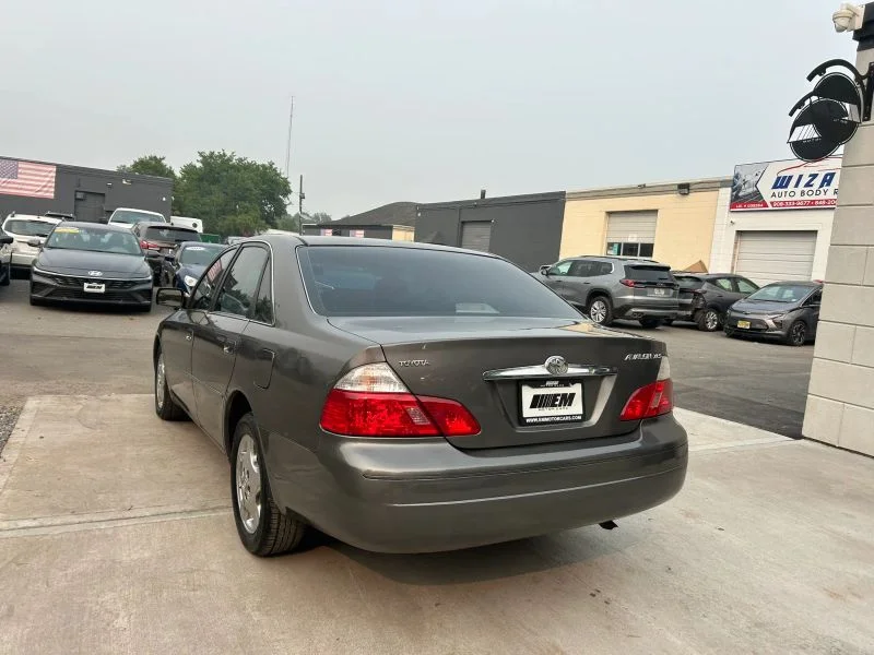Used 2004 Gray Toyota XLS Sedan 4D image 9