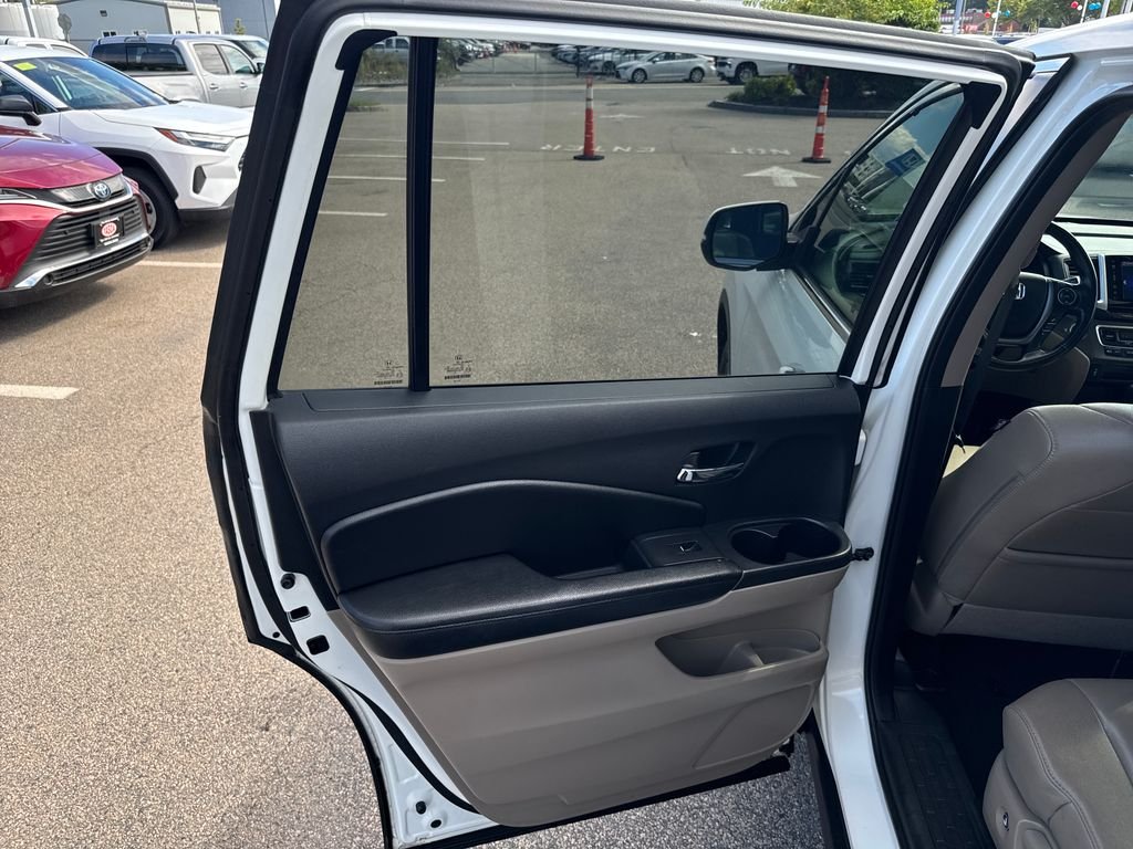 Used 2017  Honda EX-L image 36