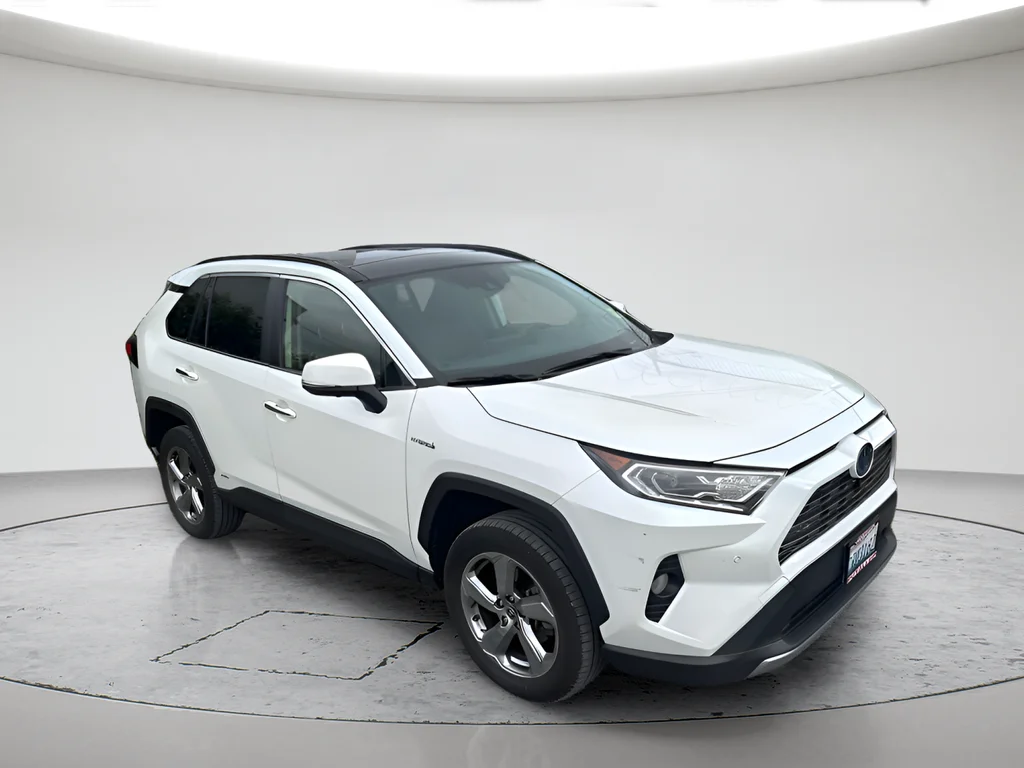 Used 2020  Toyota Limited image 3