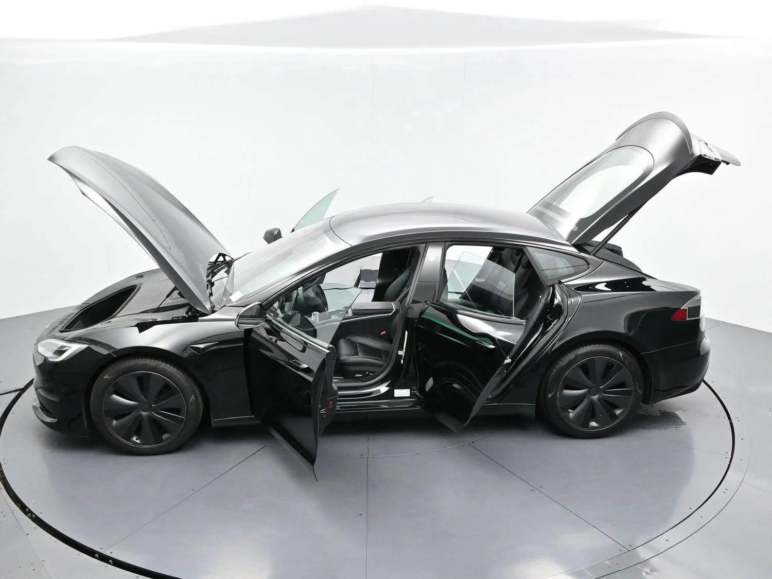 Used 2021 Black Tesla Plaid image 35