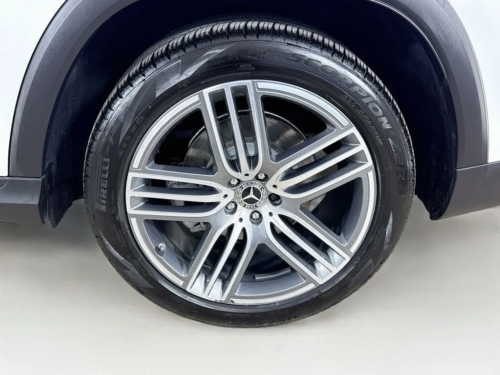 Used 2025 White Mercedes-Benz GLS 450 image 33