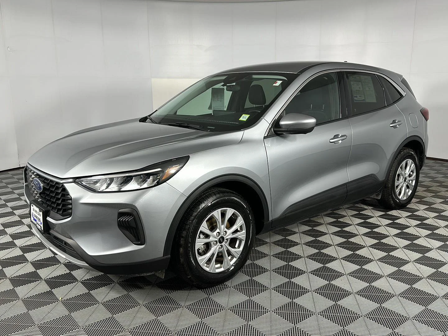 Used 2023 Iconic Silver Ford Active image 5