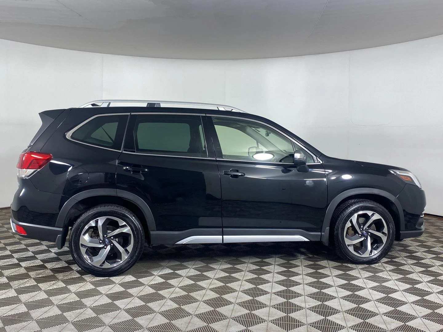 Used 2023 Crystal Black Silica Subaru Touring image 4