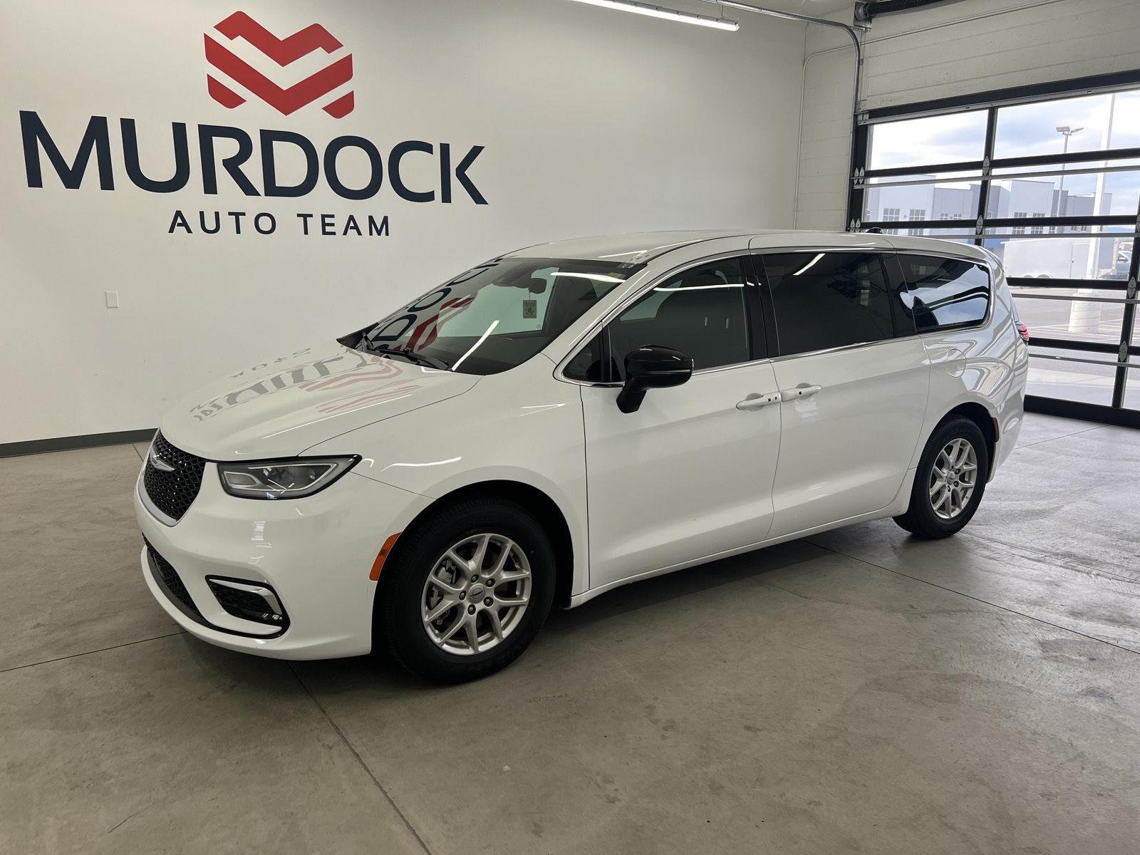 2024 Chrysler Pacifica Touring