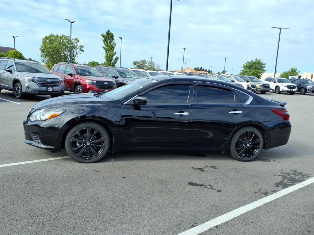 Used 2018 Nissan Altima SR with VIN 1N4AL3AP5JC213797 for sale in Savoy, IL