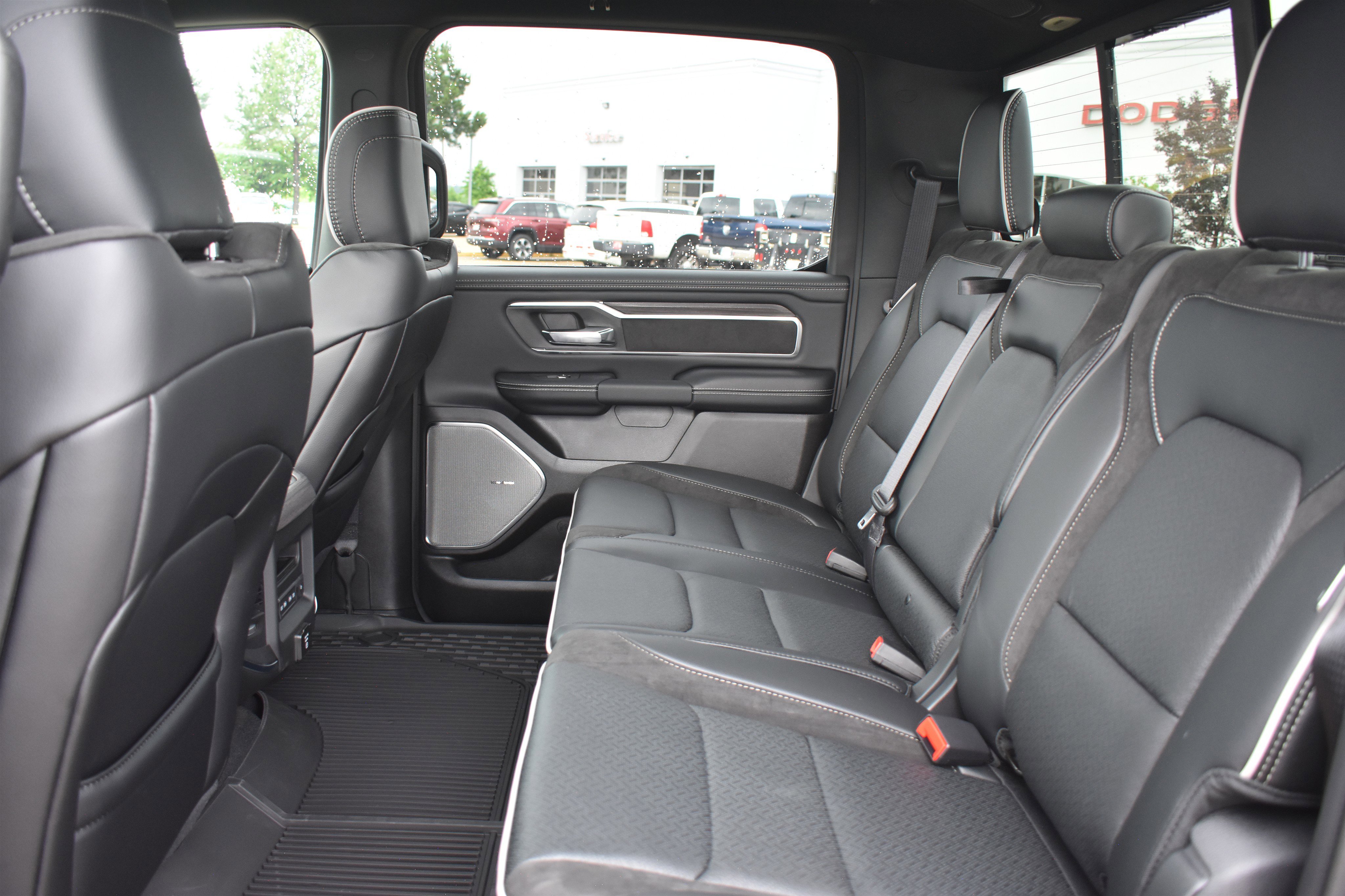 New 2026 Granite Crystal Metallic Clear-Coat Exterior Paint RAM Laramie image 19