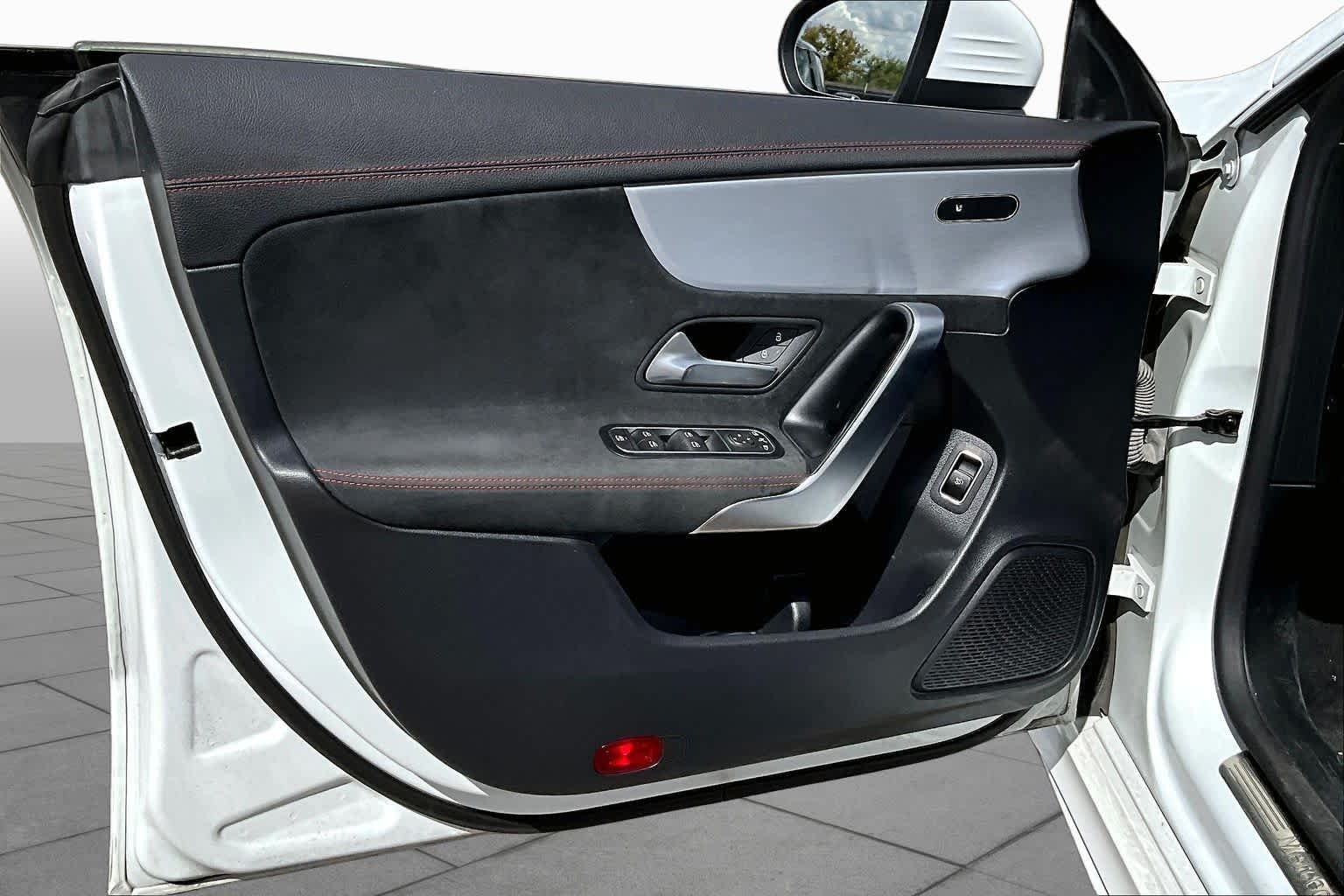 Used 2022 Digital White Metallic Mercedes-Benz CLA 250 image 18