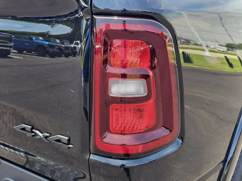 New 2026 Diamond Black Crystal Pearl-Coat Exterior Paint RAM Big Horn/Lone Star image 10