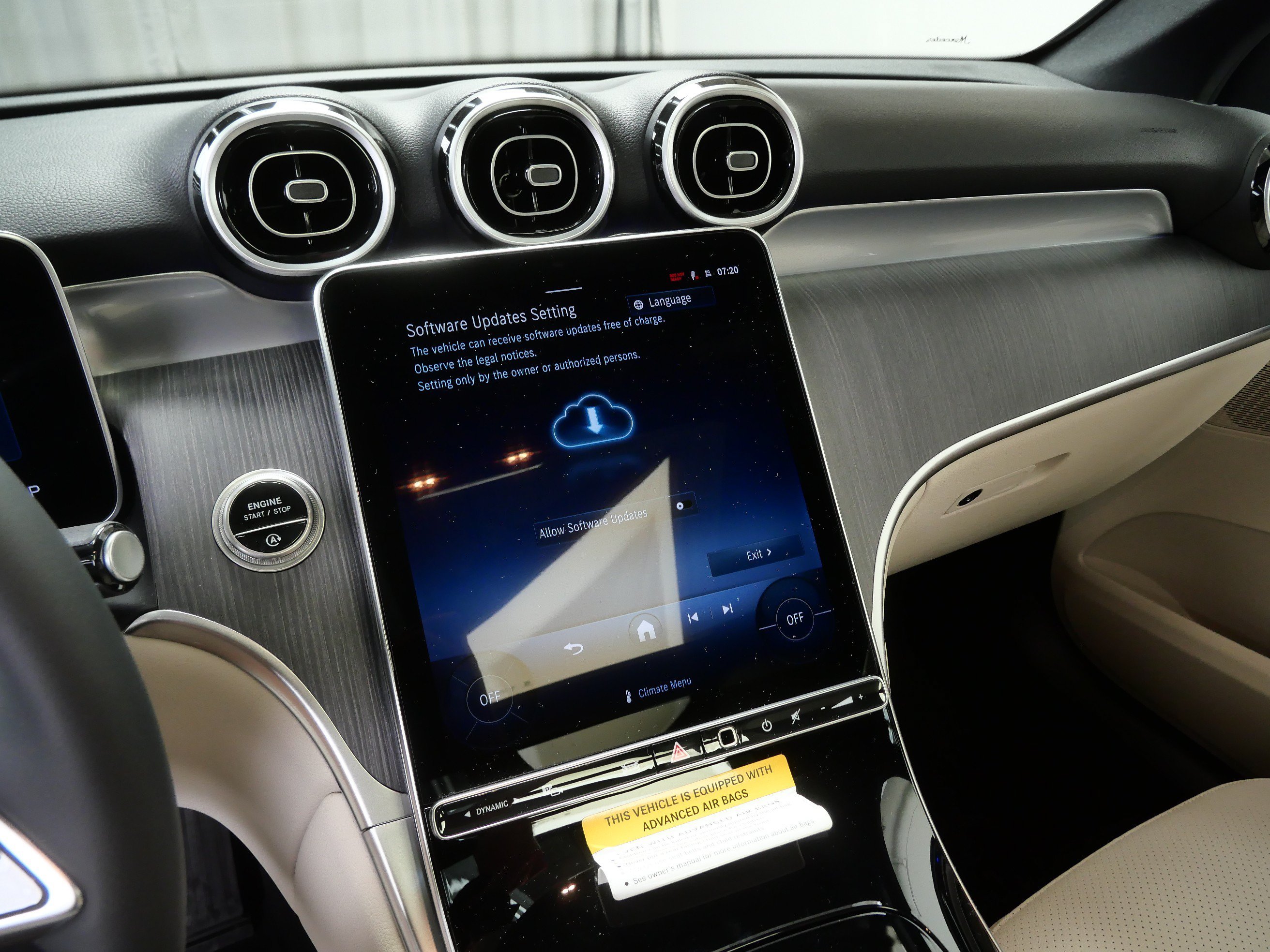 New 2026 Graphite Grey Metallic Mercedes-Benz GLC 300 image 10