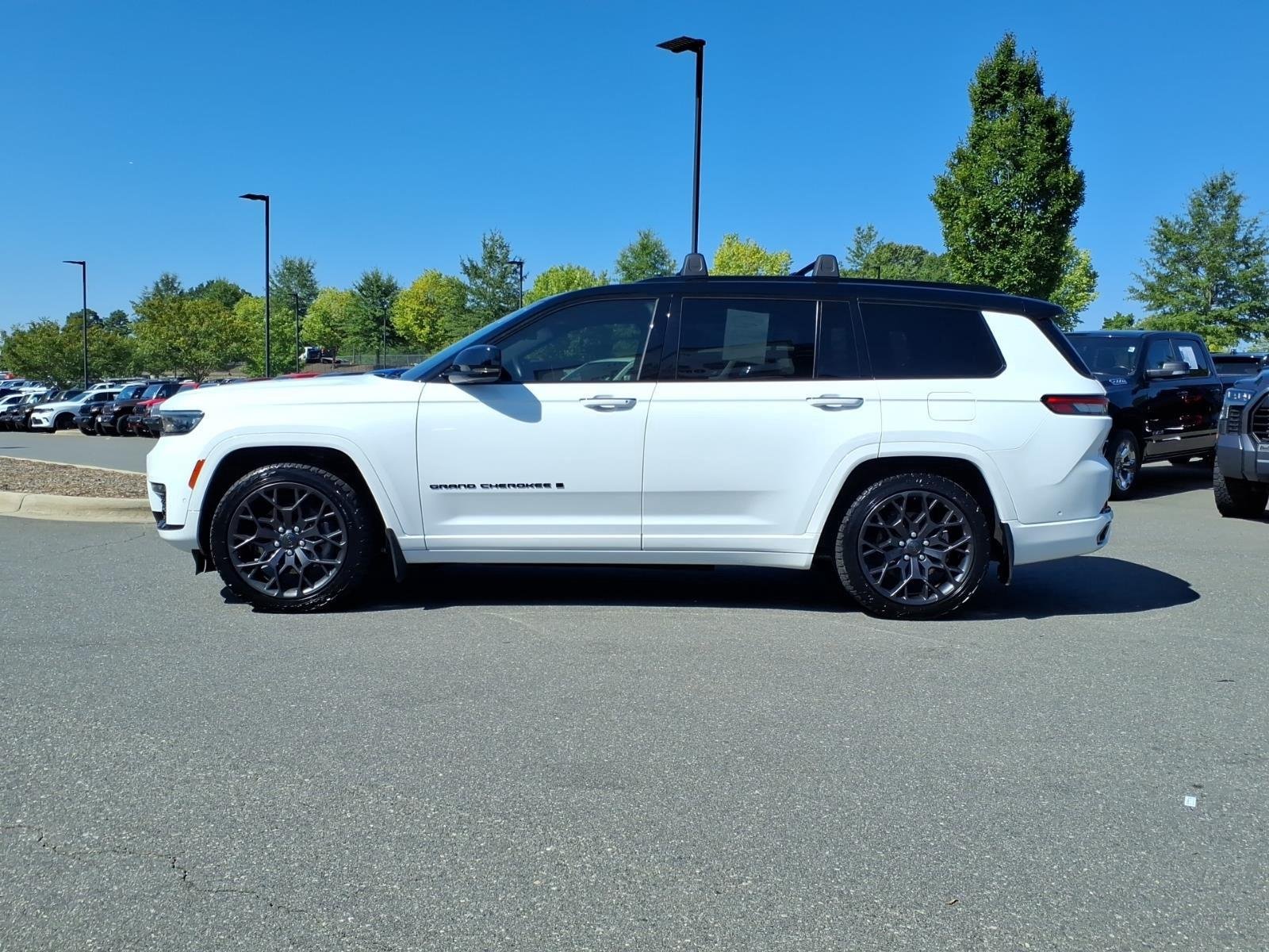 Used 2024 Bright White Clearcoat Jeep Summit image 3