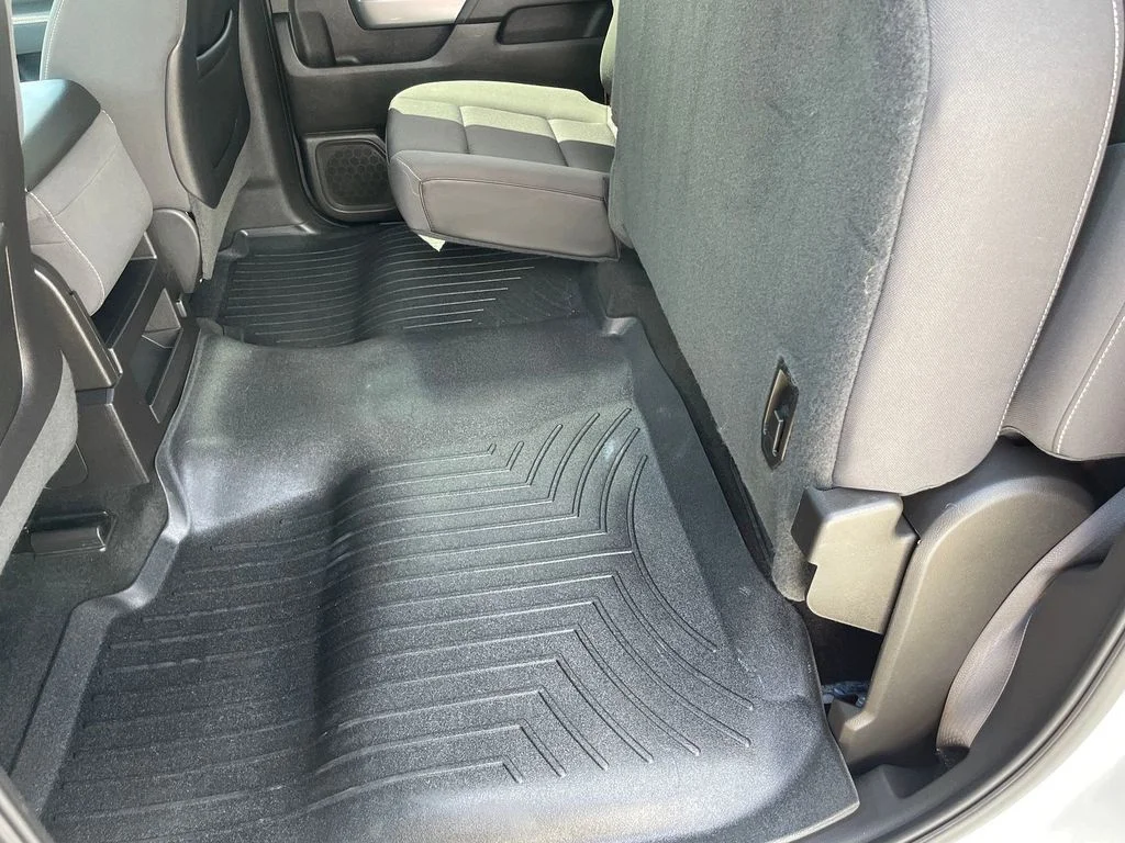Used 2014 Silver Ice Metallic Chevrolet LT image 9