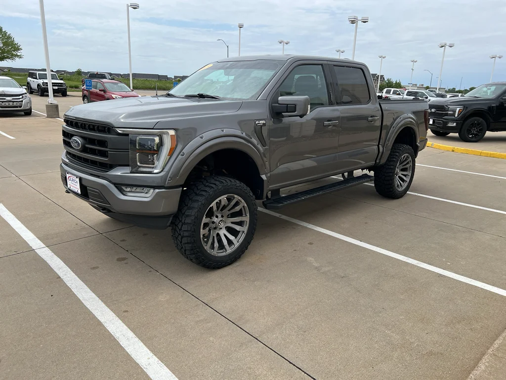 Used 2021 Gray Metallic Ford LARIAT image 4