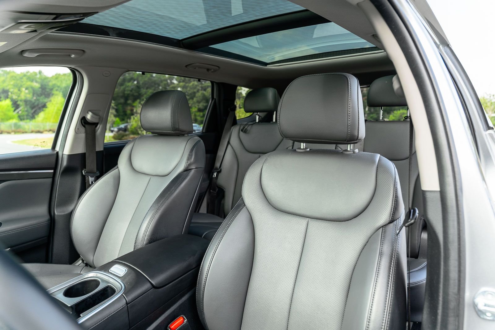 Used 2023 Silver Hyundai SEL image 19